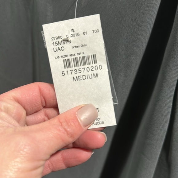 New from Buckle gray chiffon blouse - Picture 5 of 5